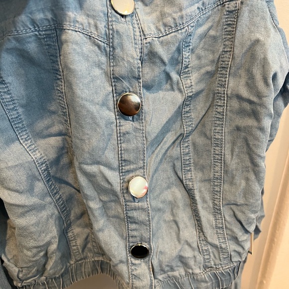 3 crop blouses for $20 dlls 2 with tag and one only worn for a short time - Picture 4 of 4